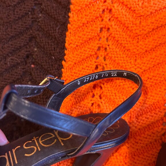 1970s Air step soft sole Dark Blue T-bar Roman Mary Jane heels - made in Canada! - Picture 6 of 11